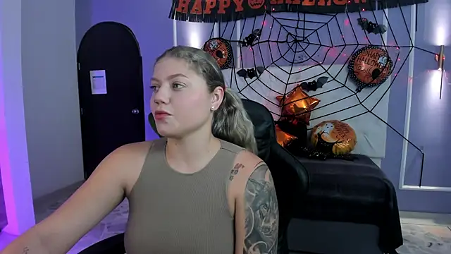 Snapshot of alaia_greyy chatting on 10.18.25 alaia greyy online show from 10.18.25