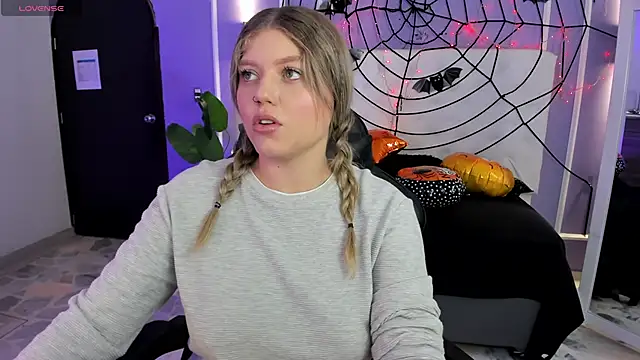 Snapshot of alaia_greyy chatting on 11.01.25 alaia greyy online show from 11.01.25