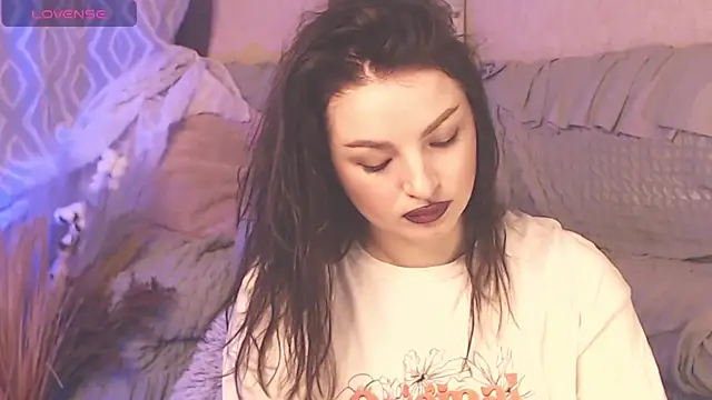 Snapshot of BritneyBarker chatting on 12.12.24 BritneyBarker online show from 12.12.24