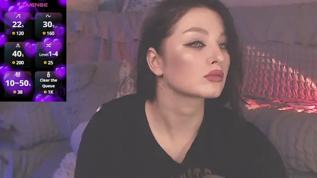 Snapshot of BritneyBarker chatting on 12.17.24 BritneyBarker online show from 12.17.24