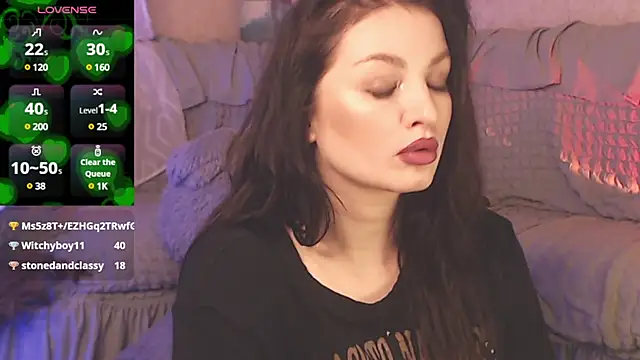 Snapshot of BritneyBarker chatting on 12.19.24 BritneyBarker online show from 12.19.24
