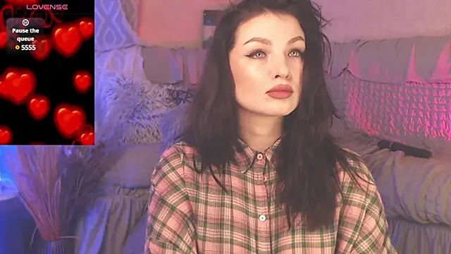 Snapshot of BritneyBarker chatting on 12.31.24 BritneyBarker online show from 12.31.24
