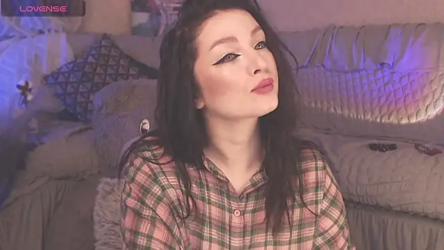 Snapshot of BritneyBarker chatting on 03.12.25 BritneyBarker online show from 03.12.25