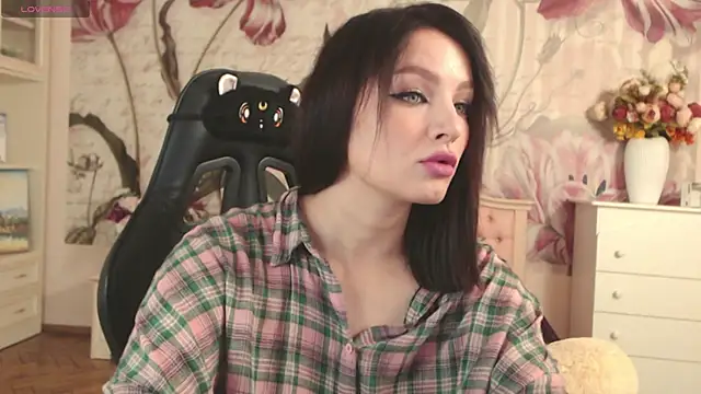 Snapshot of BritneyBarker chatting on 09.14.25 BritneyBarker online show from 09.14.25