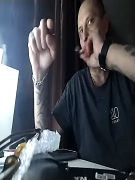 MaxDevilWhite online show from 11.24.25