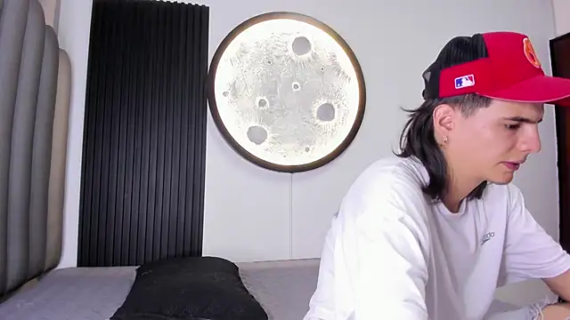 Snapshot of Martshall09 chatting on 10.16.25 Martshall09 online show from 10.16.25