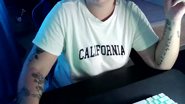 Snapshot of bunnyfox420 chatting on 09.16.25 bunnyfox420 online show from 09.16.25