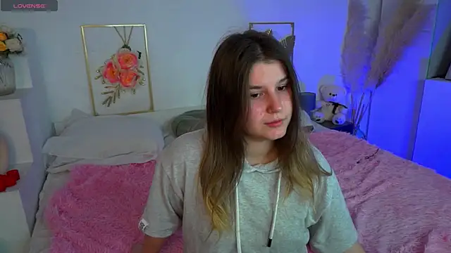 Snapshot of nawuwu chatting on 10.26.25 nawuwu online show from 10.26.25