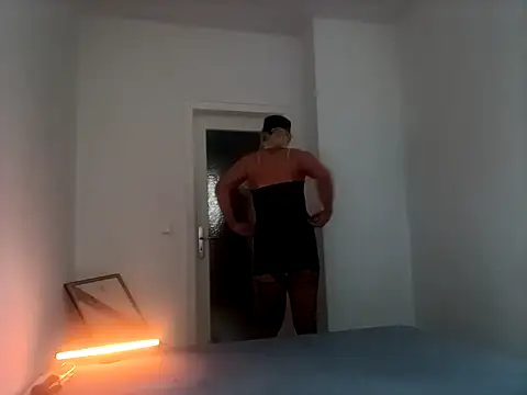 Snapshot of sandrahoeslut chatting on 01.23.25 sandrahoeslut online show from 01.23.25