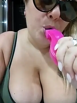 Snapshot of topina8 chatting on 09.23.25 topina8 online show from 09.23.25