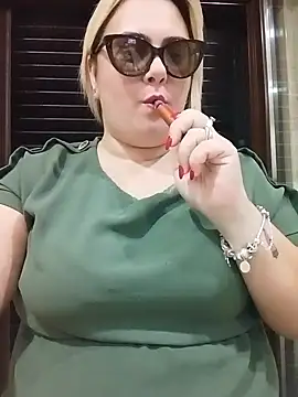 Snapshot of topina8 chatting on 10.11.25 topina8 online show from 10.11.25