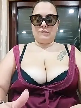 Snapshot of topina8 chatting on 10.15.25 topina8 online show from 10.15.25