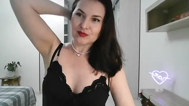 Snapshot of Victoria_Glam chatting on 01.26.25 Victoria Glam online show from 01.26.25