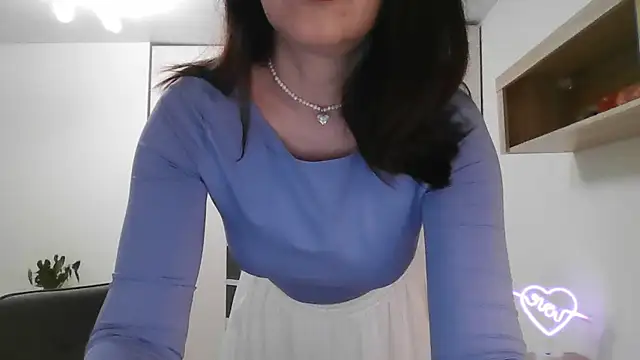 Snapshot of Victoria_Glam chatting on 02.04.25 Victoria Glam online show from 02.04.25