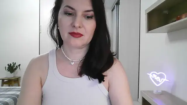 Snapshot of Victoria_Glam chatting on 02.04.25 Victoria Glam online show from 02.04.25