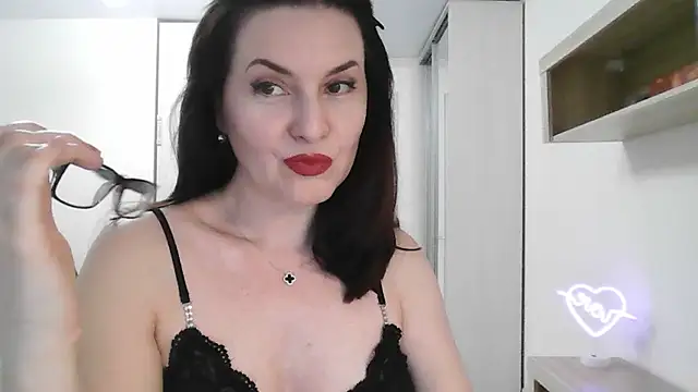 Snapshot of Victoria_Glam chatting on 03.02.25 Victoria Glam online show from 03.02.25