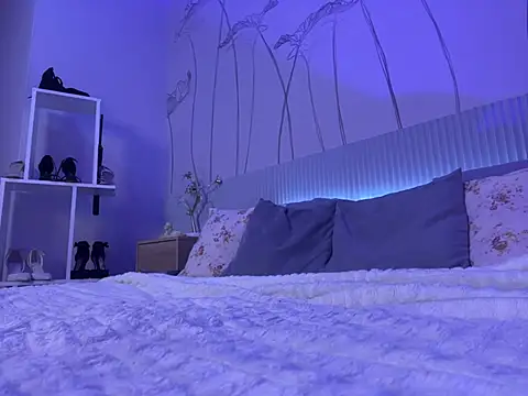 Molli Luv online show from 02.25.25