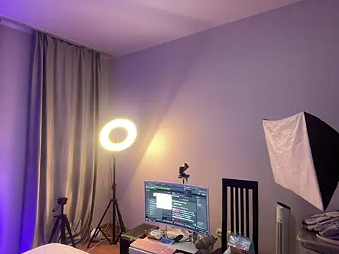 Molli Luv online show from 03.02.25