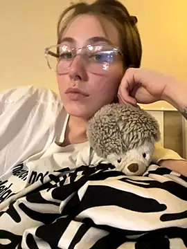 Molli Luv online show from 10.19.25