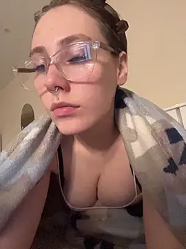 Molli Luv online show from 11.06.25