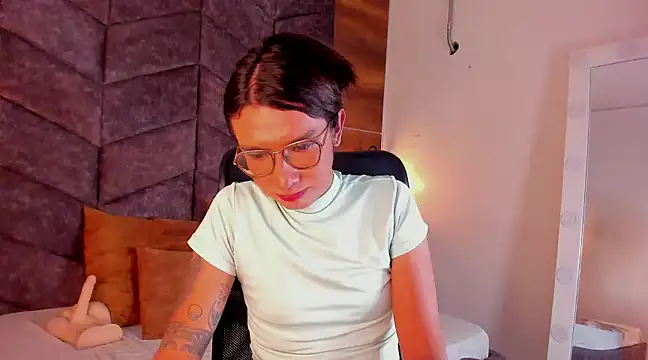 Snapshot of LauraaGomezz__ chatting on 01.29.25 LauraaGomezz online show from 01.29.25