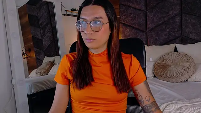 Snapshot of LauraaGomezz__ chatting on 09.12.25 LauraaGomezz online show from 09.12.25