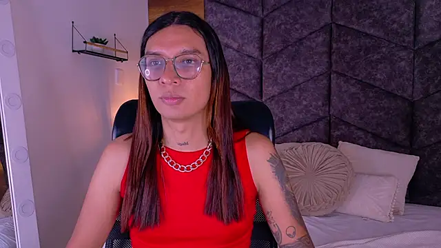 Snapshot of LauraaGomezz__ chatting on 10.09.25 LauraaGomezz online show from 10.09.25