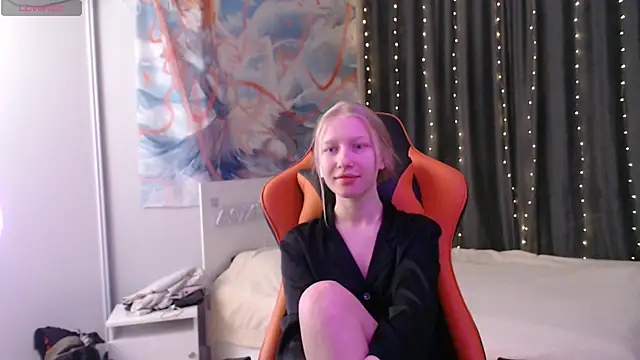 Snapshot of crystalyss chatting on 01.24.25 crystalyss online show from 01.24.25