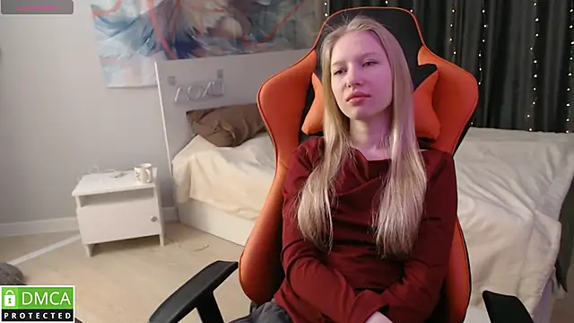 Snapshot of crystalyss chatting on 02.05.25 crystalyss online show from 02.05.25