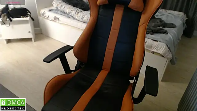 Snapshot of crystalyss chatting on 03.15.25 crystalyss online show from 03.15.25