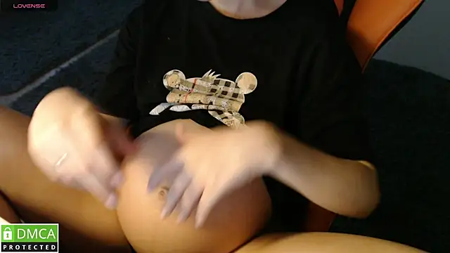 Snapshot of crystalyss chatting on 09.29.25 crystalyss online show from 09.29.25