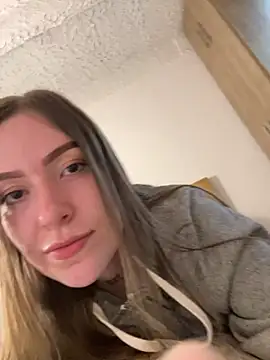 Snapshot of eilynxx chatting on 02.13.25 eilynxx online show from 02.13.25