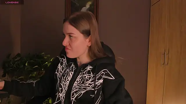 Snapshot of eilynxx chatting on 02.22.25 eilynxx online show from 02.22.25