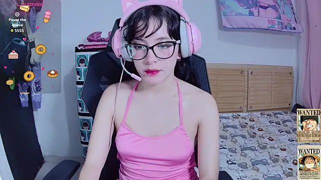 Snapshot of Yuna_pinkk chatting on 10.18.25 Yuna pinkk online show from 10.18.25