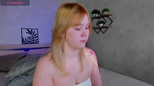 Snapshot of Amy_Kimberlly chatting on 10.06.25 Amy Kimberlly online show from 10.06.25