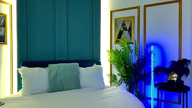 Snapshot of AylaPearl chatting on 10.17.25 AylaPearl online show from 10.17.25