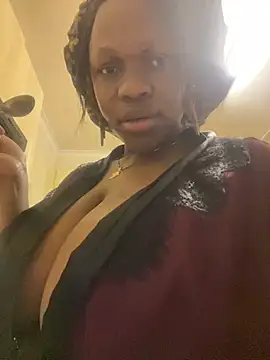 Snapshot of Boneca25 chatting on 02.15.25 Boneca25 online show from 02.15.25