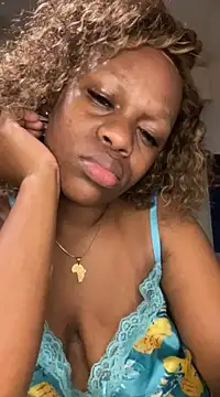 Snapshot of Boneca25 chatting on 02.27.25 Boneca25 online show from 02.27.25