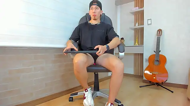 Snapshot of Tombarden chatting on 12.17.25 Tombarden online show from 12.17.25