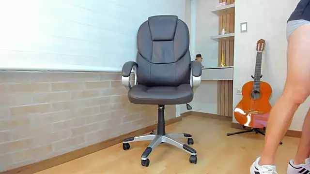 Snapshot of Tombarden chatting on 12.20.25 Tombarden online show from 12.20.25