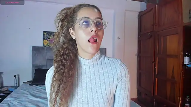 Isangel  online show from 09.17.25