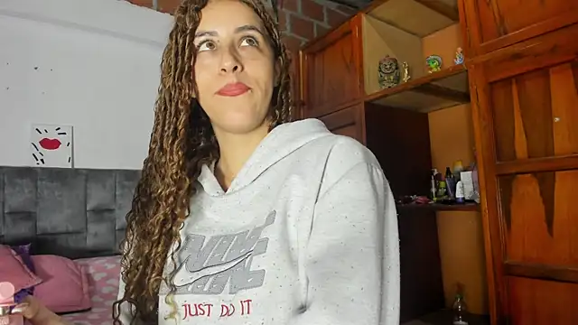 Isangel  online show from 09.26.25