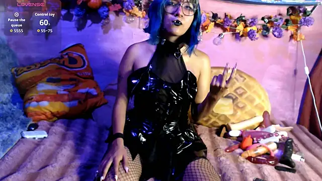 Snapshot of Sharkyu1 chatting on 10.16.25 Sharkyu1 online show from 10.16.25