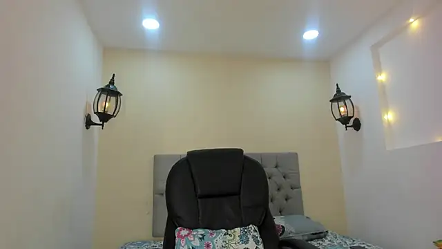 Dakkota Fox online show from 10.28.25