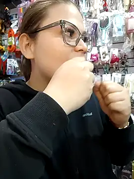 Vale Saenzz online show from 10.08.25