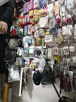 Vale Saenzz online show from 10.15.25