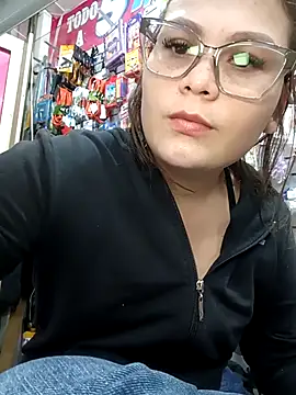 Vale Saenzz online show from 11.18.25