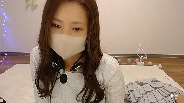 Snapshot of hinano_JP chatting on 11.04.25 hinano JP online show from 11.04.25