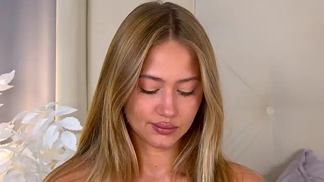 Snapshot of ur_wet_dreams chatting on 09.28.25 ur wet dreams online show from 09.28.25