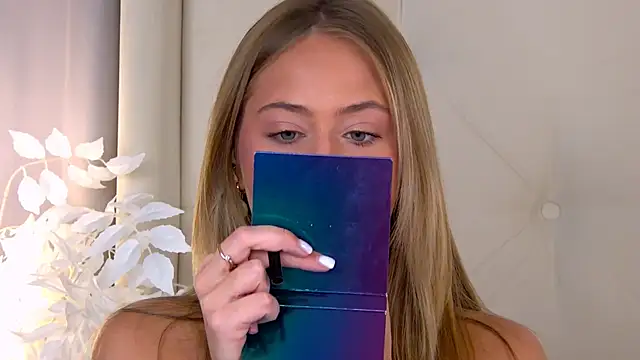 Snapshot of ur_wet_dreams chatting on 10.23.25 ur wet dreams online show from 10.23.25